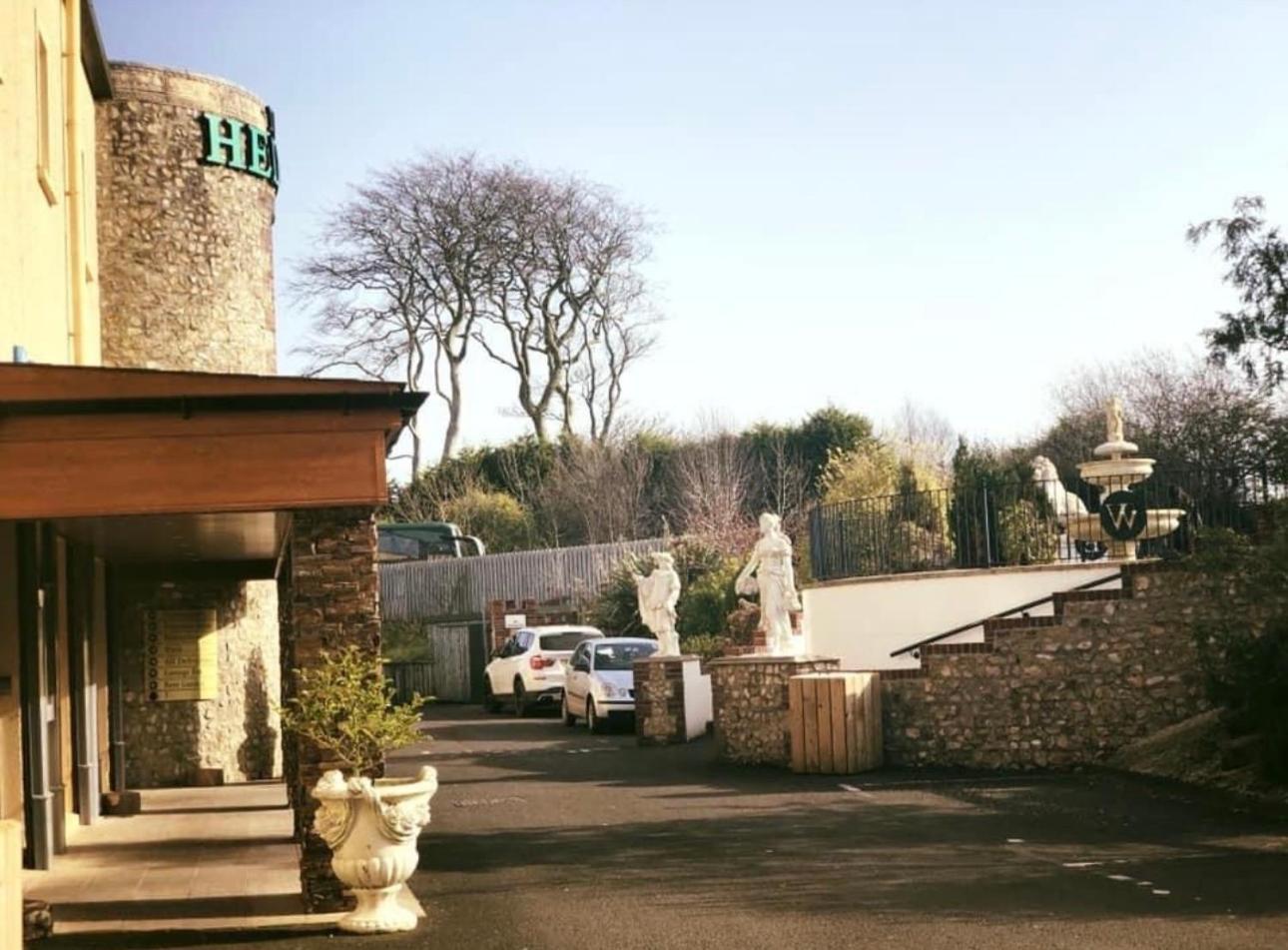 The Hedges Hotel Stranocum ภายนอก รูปภาพ