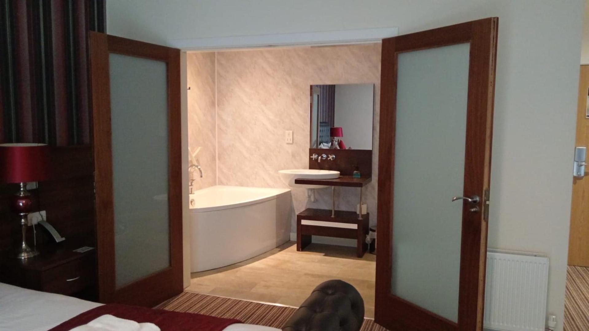 The Hedges Hotel Stranocum ภายนอก รูปภาพ
